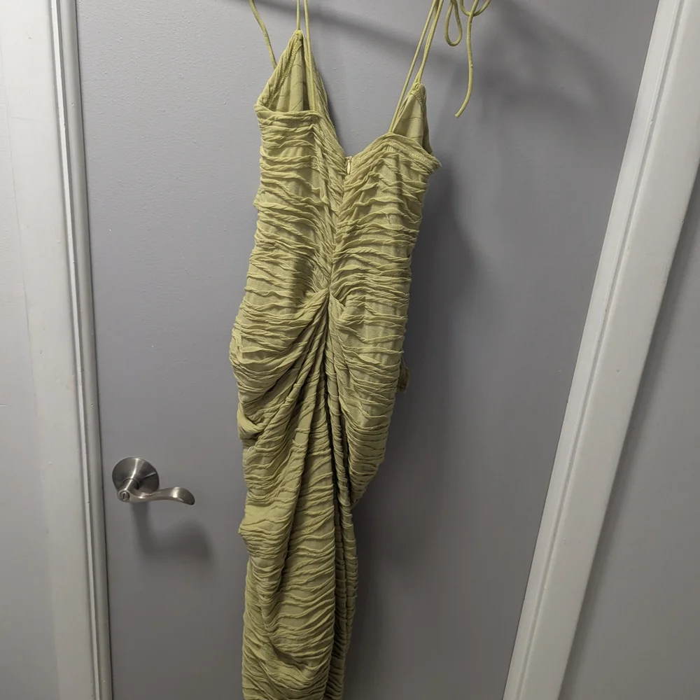 PrettyLittleThing Lime Asymmetrical Dress - Picture 4 of 6